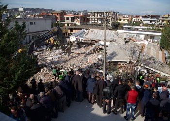 Θρήνος για τους 30 νεκρούς, αγωνία για τους αγνοούμενους – News.gr