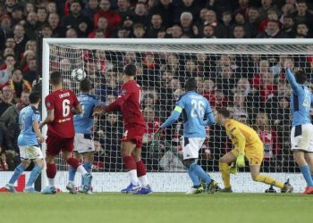 Champions League: «Φωτιά» στον πέμπτο όμιλο από την ισοπαλία στο Λίβερπουλ- Νάπολι
