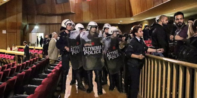 «Δολοφόνε, δολοφόνε, ο Παύλος ζει τσακίστε τους ναζί» – News.gr