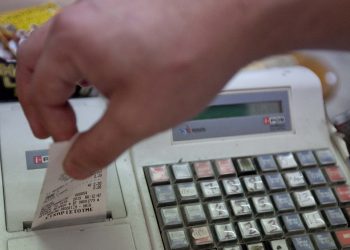 Κύκλωμα έκρυβε έσοδα 25 εκατ. ευρώ μέσω των ταμειακών μηχανών – News.gr