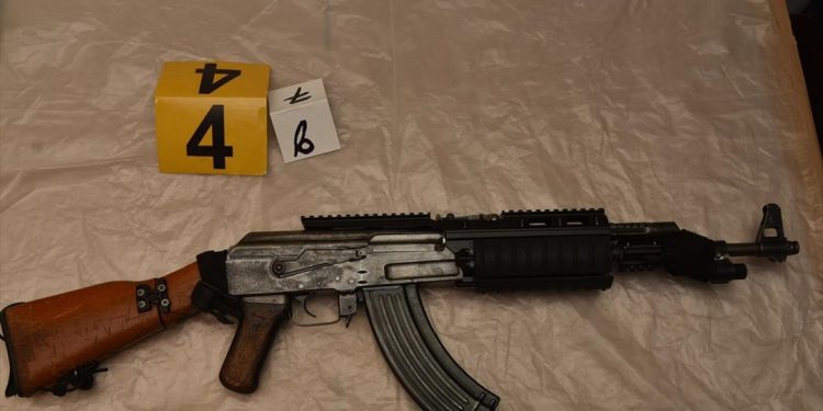 Αντιτρομοκρατική: Ολόκληρο οπλοστάσιο έκρυβε η «γιάφκα» στον Χολαργό (φωτογραφίες)