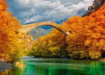 Φθινοπωρινές εικόνες στον ποταμό Αώο – Newsbeast