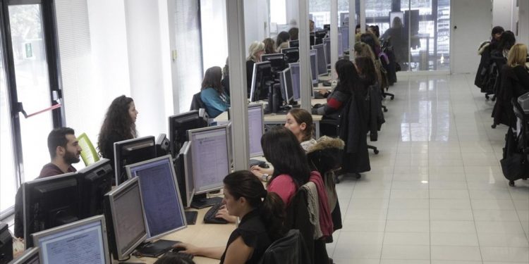 Ειρηνοδικείο: «Πράσινο φως» για 13ο-14ο μισθό στους εργαζόμενους σε νομικά πρόσωπα