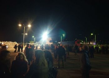 Δήμαρχος και κάτοικοι απέκλεισαν το λιμάνι για να μην αποβιβαστούν μετανάστες – News.gr