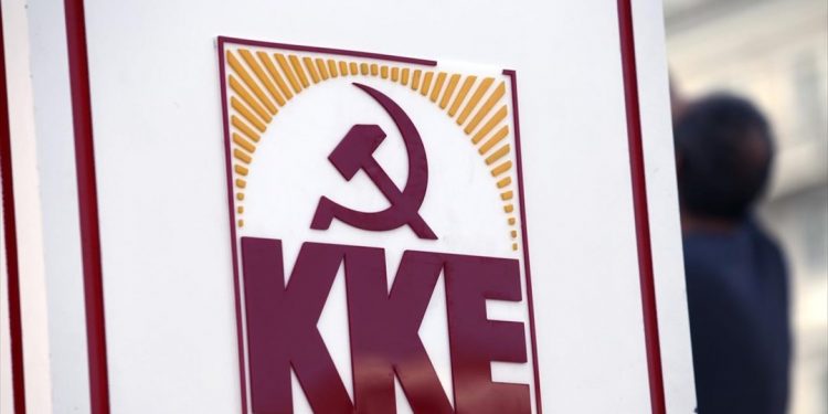 ΚΚΕ: Φόρος τιμής σε όσους αγωνίστηκαν κατά της στρατιωτικής δικτατορίας