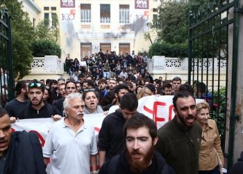 ΚΝΕ: Να ανοίξει η ΑΣΟΕΕ - Παραβίαση ασύλου από αστυνομικές δυνάμεις