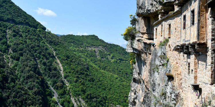 Απέραντο δέος και καθηλωτική ομορφιά στη Μονή Κηπίνας – Newsbeast