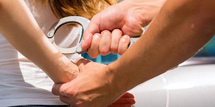 «Έφαγε» 100.000 ευρώ από τη γιαγιά φίλης της – News.gr