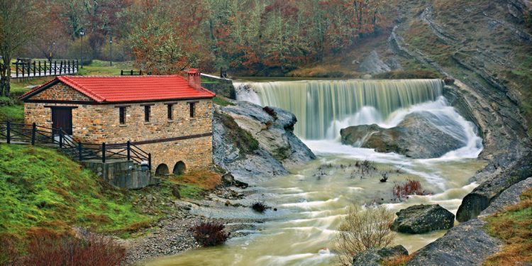Ένα υπέροχο σκηνικό στον ποταμό Πραμόριτσα – Newsbeast