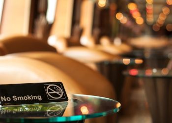 Οι πρώτες κλήσεις στο 1142 για τον αντικαπνιστικό νόμο – News.gr