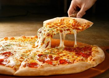 Παρήγγειλε πίτσα στην αστυνομία και έσωσε την μητέρα της από την κακοποιήση