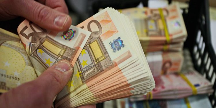 «Πράσινο φως» σε δώρα και επιδόματα παρά την απόφαση του ΣτΕ – News.gr