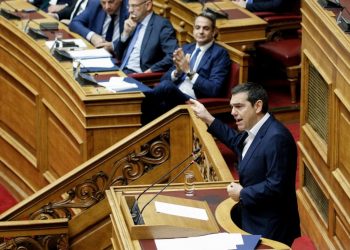 Σφοδρή σύγκρουση Μητσοτάκη – Τσίπρα στη Βουλή – News.gr