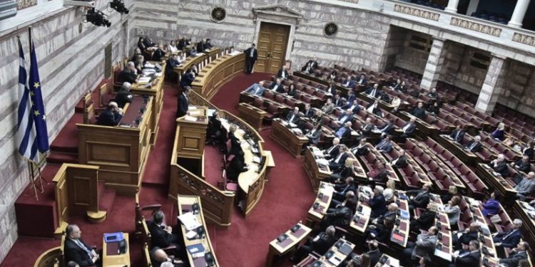 Εγκρίθηκε κατά πλειοψηφία το φορολογικό νομοσχέδιο – News.gr