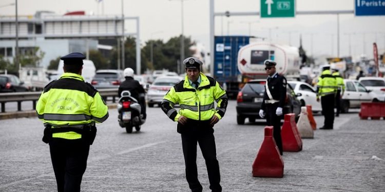 Αυξημένα μέτρα της Τροχαίας ενόψει της εορταστικής περιόδου – News.gr