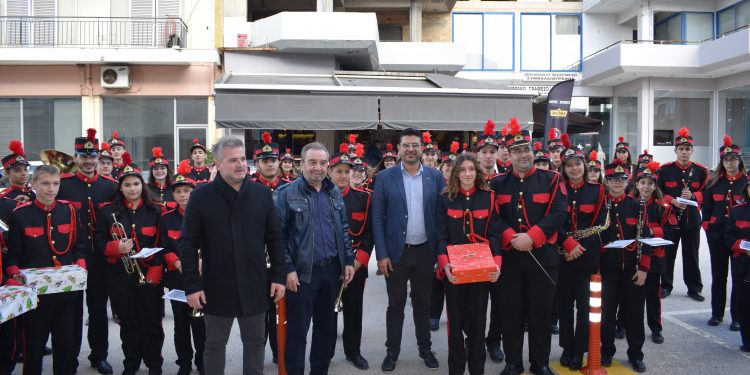 ΔΗΜΟΣ ΑΝΔΔΡΑΒΙΔΑΣ – ΚΥΛΛΗΝΗΣ: Κάλαντα στο Δήμαρχο