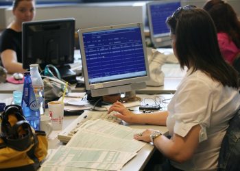 Σε ποιους στέλνει η εφορία ραβασάκια έξτρα φόρου – News.gr