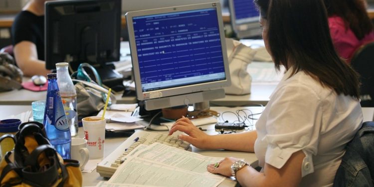 Σε ποιους στέλνει η εφορία ραβασάκια έξτρα φόρου – News.gr
