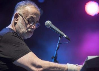 Έφυγε από τη ζωή ο Θάνος Μικρούτσικος – News.gr