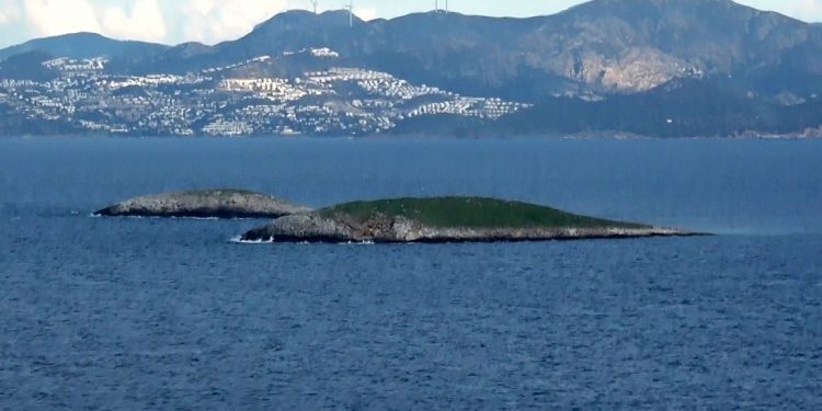 Τουρκικό σκάφος παρενόχλησε Έλληνες ψαράδες στα Ίμια – News.gr