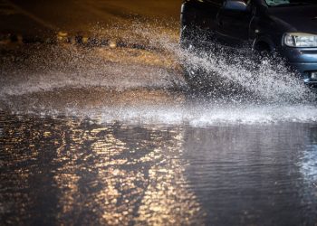 Καταιγίδες και θυελλώδεις ανέμους έφερε ο «Ετεοκλής»