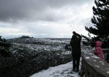 Βροχές, χιόνια και κρύο το Σάββατο - Το βράδυ έρχεται η «Ζηνοβία»