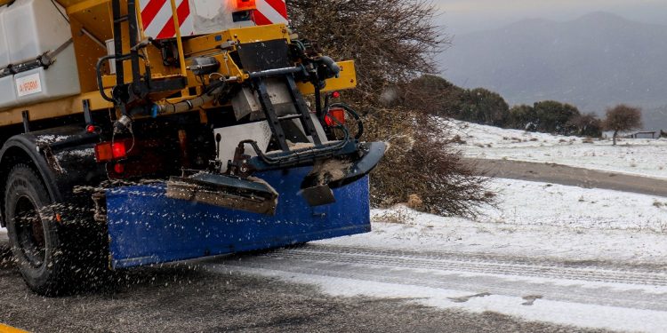 Ποιοι δρόμοι είναι κλειστοί και πού χρειάζονται αλυσίδες – News.gr