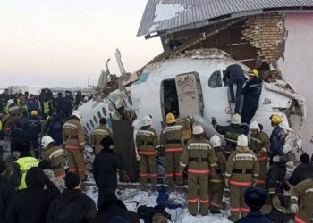 Αεροπορική τραγωδία με δεκάδες νεκρούς στο Καζακστάν – Συνετρίβη αεροσκάφος με 100 επιβαίνοντες