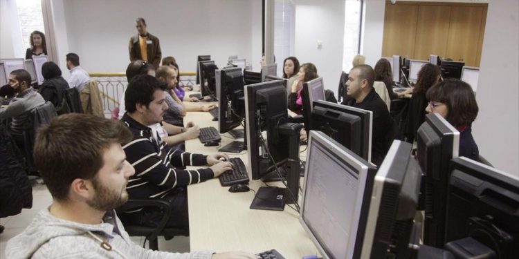 Έρχονται πρόστιμα για τις εισπρακτικές εταιρείες δικηγόρων