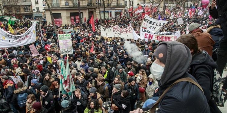 Γαλλία: Στους δρόμους οι πολίτες κατά της ασφαλιστικής μεταρρύθμισης Μακρόν