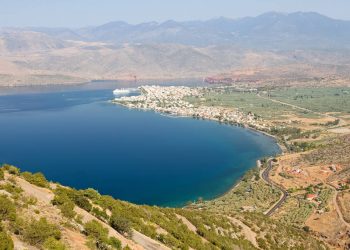 Μία όμορφη κωμόπολη στην αγκαλιά του Κορινθιακού – Newsbeast