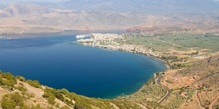 Μία όμορφη κωμόπολη στην αγκαλιά του Κορινθιακού – Newsbeast