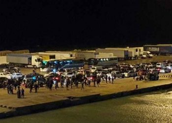 Κυλλήνη: Αυτοκίνητο έπεσε στη θάλασσα κατά την εκφόρτωση πλοίου