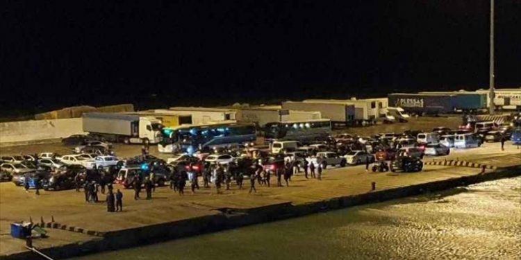Κυλλήνη: Αυτοκίνητο έπεσε στη θάλασσα κατά την εκφόρτωση πλοίου