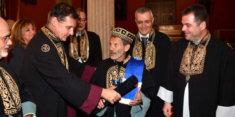 Ο Σταύρος Ξαρχάκος επίτιμος διδάκτωρ του ΕΚΠΑ