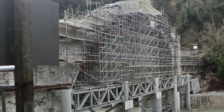 Όρθιο και πάλι το γεφύρι της Πλάκας στα Τζουμέρκα