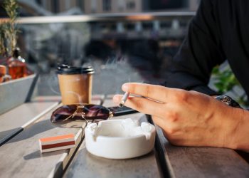 Έρχονται οι λέσχες καπνού από τους καταστηματάρχες – News.gr