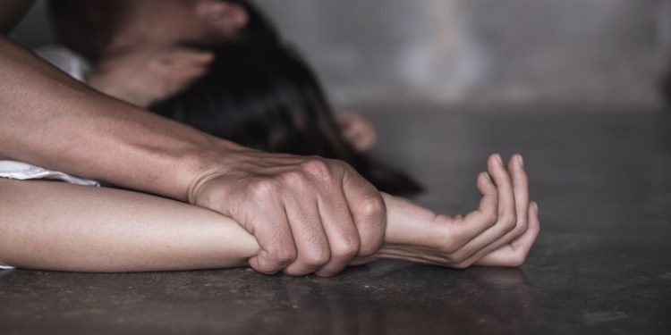 Βίαζαν και εξέδιδαν 37χρονη στη Λευκάδα – News.gr