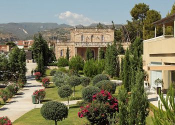 Η βίλα του Σικελιανού στην Κόρινθο όπου έδινε ραντεβού με τους Καζαντζάκη, Καρυωτάκη, Παλαμά