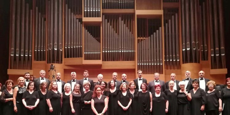 ΧΟΡΩΔΙΑ ΜΥΡΤΟΥΝΤΙΩΝ: Χριστουγεννιάτικη συναυλία στο ΣΙΝΕ “ΑΣΤΡΟΝ”