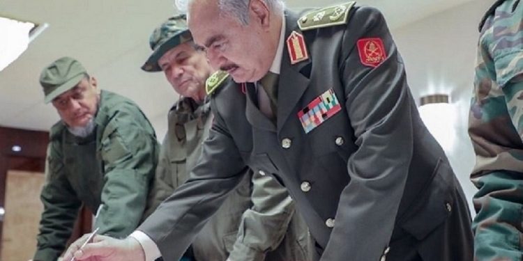 Ταξίδι-μυστήριο στην Αθήνα από τον Λίβυο στρατηγό Χαφτάρ – News.gr