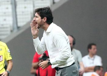 Βίκτορ Σάντσεθ: Σάλος με γυμνό βίντεο του πρώην προπονητή του Ολυμπιακού