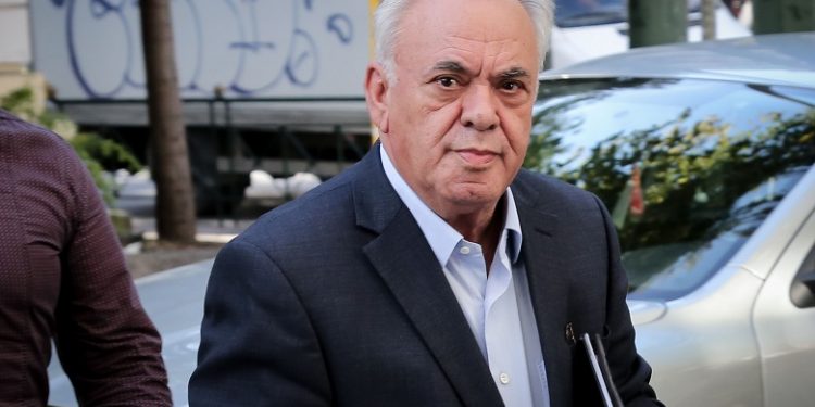 Συναγερμός στις αρχές για ύποπτο δέμα στο σπίτι του Γιάννη Δραγασάκη – News.gr