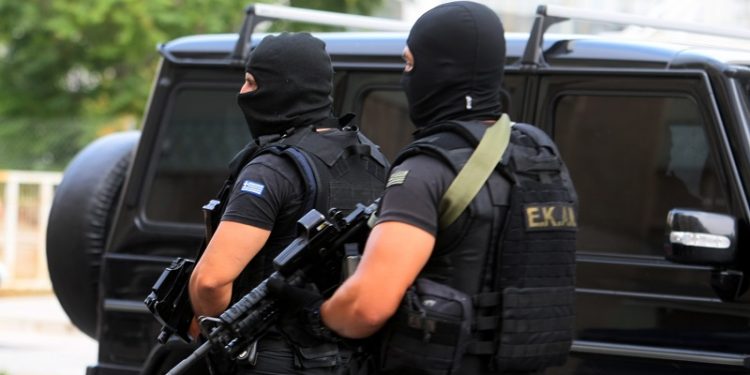 Συνελήφθη ο δραπέτης «Τοξοβόλος του Συντάγματος» – Βρέθηκαν καλάσνικοφ και ούζι σε κλεμμένο αυτοκίνητο