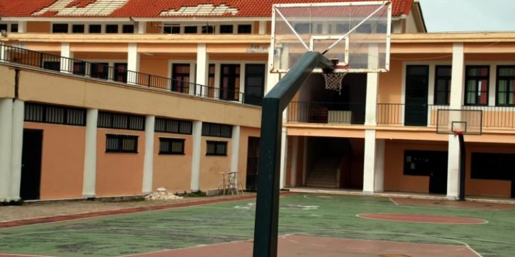 Μαθητές ανάγκασαν συμμαθήτριά τους να γλείψει τούρκικη τουαλέτα – News.gr