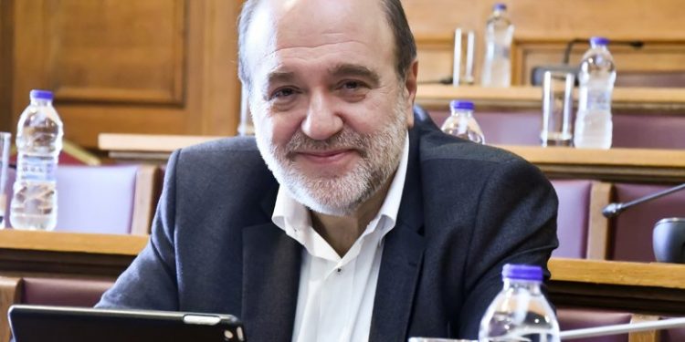 Στο ιατρείο της Βουλής ο Τρύφων Αλεξιάδης, κλήθηκε ασθενοφόρο – News.gr