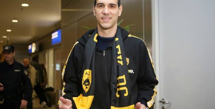 Στην Αθήνα για την ΑΕΚ ο Ζήσης