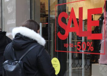 Εκπτώσεις 2020: Πότε ξεκινούν - Ποια Κυριακή τα καταστήματα θα είναι ανοιχτά