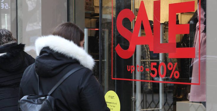 Εκπτώσεις 2020: Πότε ξεκινούν - Ποια Κυριακή τα καταστήματα θα είναι ανοιχτά