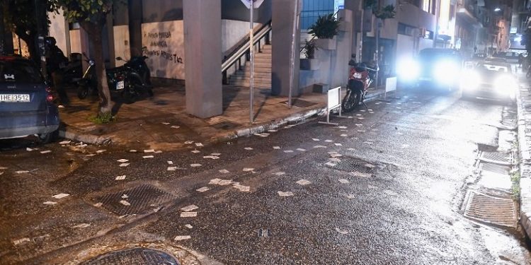 Επίθεση στα γραφεία των εφημερίδων Espresso και Δημοκρατία – News.gr